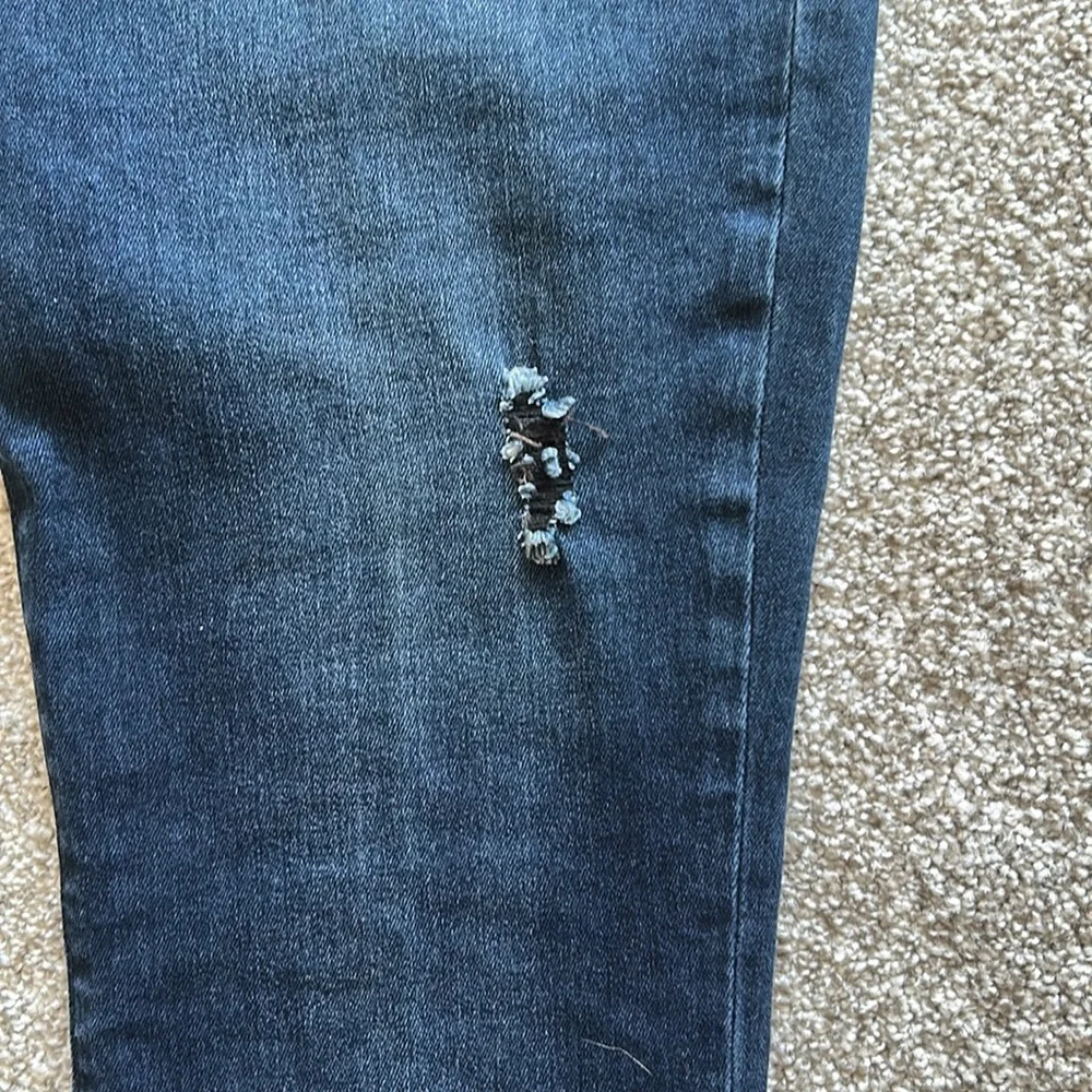 CABI CAbi Dusk Destructed Vintage Curvy Skinny Size 10 Dark Wash Denim EUC - Picture 6 of 11